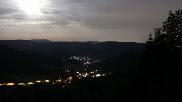 Dieses Bild zeigt eine Webcam-Aufnahme vom Achertal, aufgenommen am Sonntag, den 31.05.2026 um 02:30 Uhr. Die Temperatur betrug 21.6°C.