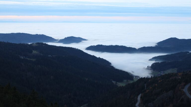 Dieses Bild zeigt eine Webcam-Aufnahme vom Achertal, aufgenommen am Montag, den 10.11.2025 um 17:10 Uhr. Die Temperatur betrug 6.4°C.
