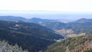 Dieses Bild zeigt eine Webcam-Aufnahme vom Achertal, aufgenommen am Montag, den 01.12.2025 um 12:40 Uhr. Die Temperatur betrug 3.4°C.