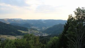 Dieses Bild zeigt eine Webcam-Aufnahme vom Achertal, aufgenommen am Samstag, den 15.08.2026 um 19:30 Uhr. Die Temperatur betrug 30.6°C.