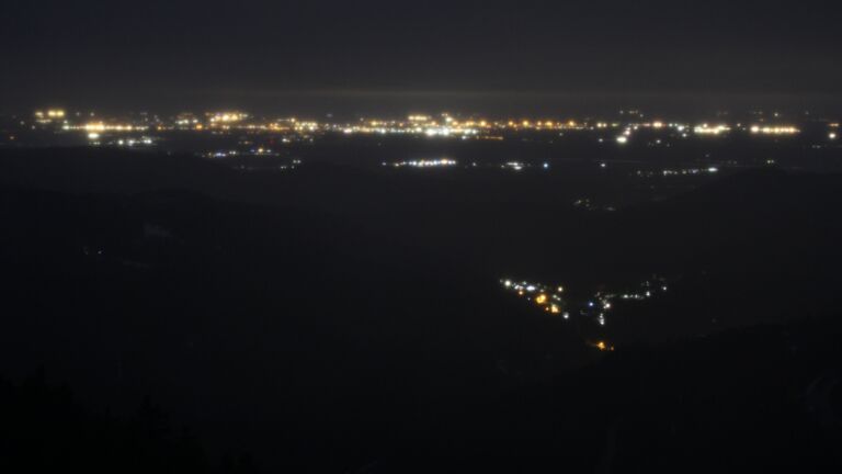 Dieses Bild zeigt eine Webcam-Aufnahme vom Achertal, aufgenommen am Samstag, den 04.04.2026 um 03:30 Uhr. Die Temperatur betrug 3.2°C.