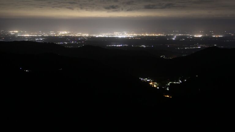 Dieses Bild zeigt eine Webcam-Aufnahme vom Achertal, aufgenommen am Freitag, den 30.05.2025 um 03:20 Uhr. Die Temperatur betrug 12.9°C.