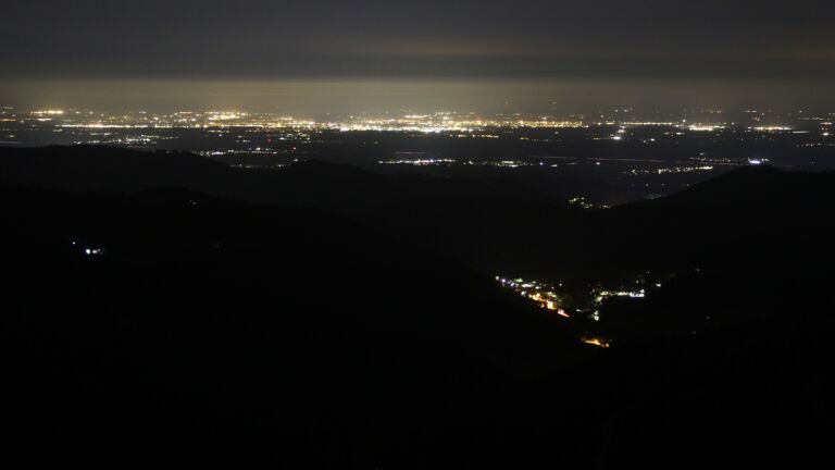 Dieses Bild zeigt eine Webcam-Aufnahme vom Achertal, aufgenommen am Sonntag, den 19.10.2025 um 01:30 Uhr. Die Temperatur betrug 3.1°C.