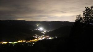 Dieses Bild zeigt eine Webcam-Aufnahme vom Achertal, aufgenommen am Samstag, den 10.10.2026 um 20:30 Uhr. Die Temperatur betrug 8.7°C.