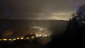 Dieses Bild zeigt eine Webcam-Aufnahme vom Achertal, aufgenommen am Mittwoch, den 20.05.2026 um 03:50 Uhr. Die Temperatur betrug 9.6°C.