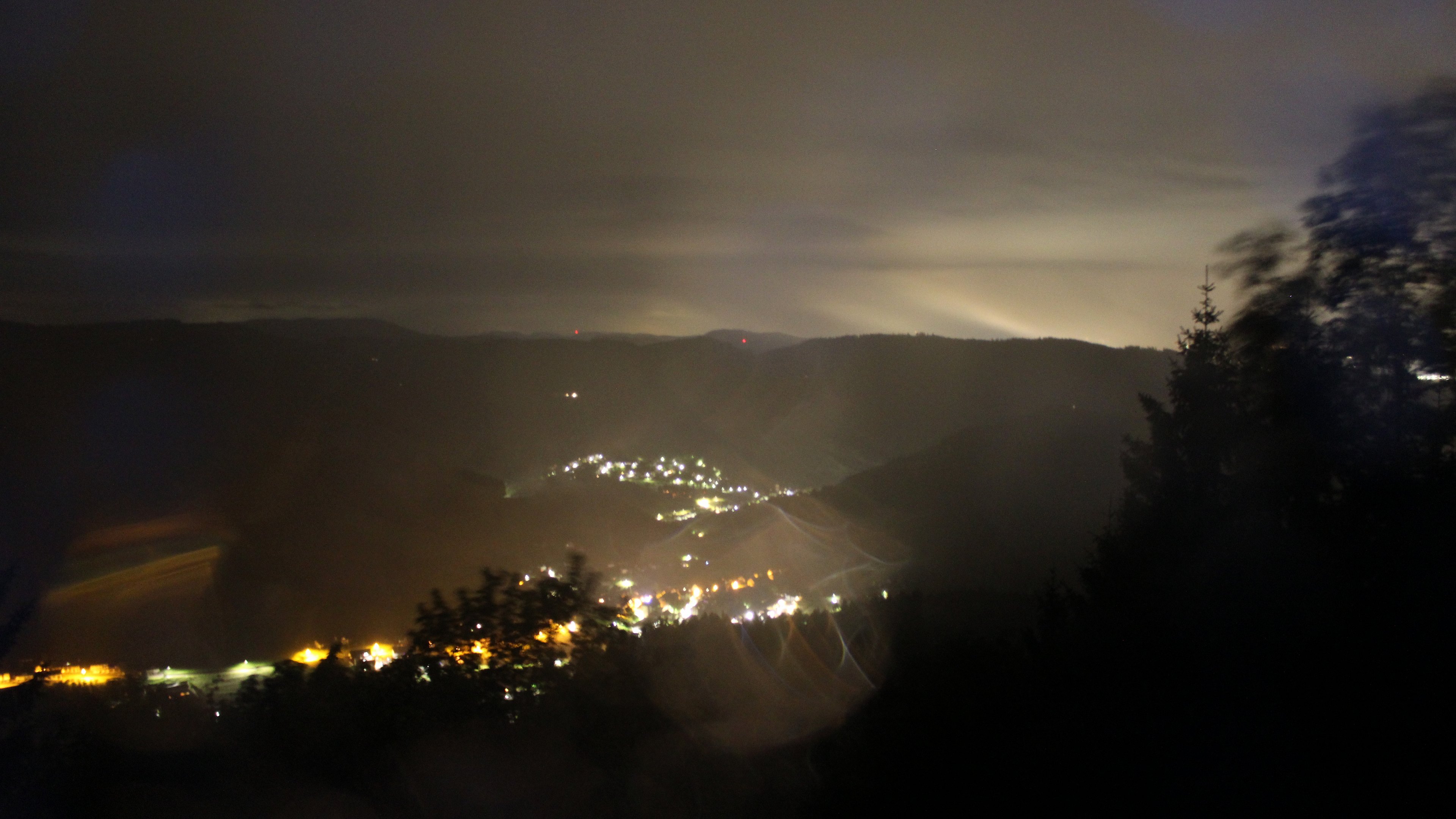 Dieses Bild zeigt eine Webcam-Aufnahme vom Achertal, aufgenommen am Mittwoch, den 20.05.2026 um 03:50 Uhr. Die Temperatur betrug 9.6°C.