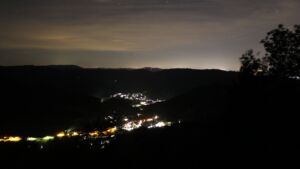 Dieses Bild zeigt eine Webcam-Aufnahme vom Achertal, aufgenommen am Sonntag, den 20.09.2026 um 03:30 Uhr. Die Temperatur betrug 15.6°C.