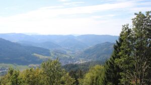 Dieses Bild zeigt eine Webcam-Aufnahme vom Achertal, aufgenommen am Mittwoch, den 30.09.2026 um 14:00 Uhr. Die Temperatur betrug 28.5°C.