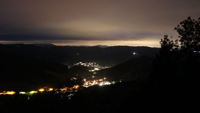 Dieses Bild zeigt eine Webcam-Aufnahme vom Achertal, aufgenommen am Montag, den 14.09.2026 um 05:50 Uhr. Die Temperatur betrug 13.4°C.