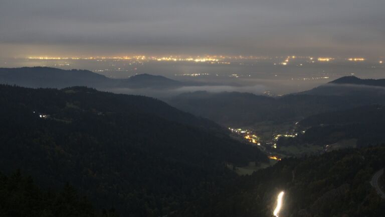 Dieses Bild zeigt eine Webcam-Aufnahme vom Achertal, aufgenommen am Donnerstag, den 09.10.2025 um 02:00 Uhr. Die Temperatur betrug 11°C.