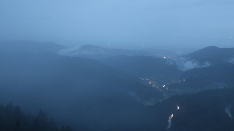 Dieses Bild zeigt eine Webcam-Aufnahme vom Achertal, aufgenommen am Donnerstag, den 25.09.2025 um 19:40 Uhr. Die Temperatur betrug 5.2°C.
