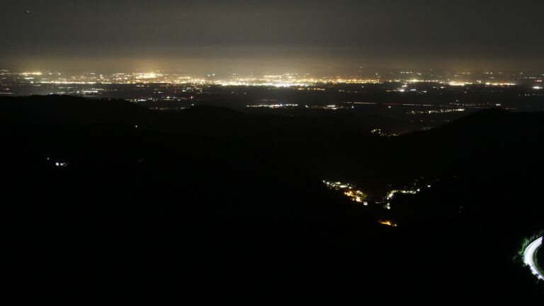 Dieses Bild zeigt eine Webcam-Aufnahme vom Achertal, aufgenommen am Donnerstag, den 18.09.2025 um 04:30 Uhr. Die Temperatur betrug 12.8°C.