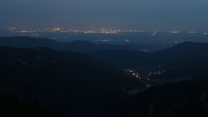 Dieses Bild zeigt eine Webcam-Aufnahme vom Achertal, aufgenommen am Donnerstag, den 03.07.2025 um 04:30 Uhr. Die Temperatur betrug 17.5°C.