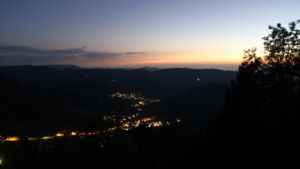 Dieses Bild zeigt eine Webcam-Aufnahme vom Achertal, aufgenommen am Montag, den 05.10.2026 um 19:50 Uhr. Die Temperatur betrug 16.9°C.