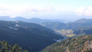 Dieses Bild zeigt eine Webcam-Aufnahme vom Achertal, aufgenommen am Dienstag, den 18.11.2025 um 13:30 Uhr. Die Temperatur betrug 3.6°C.