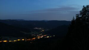 Dieses Bild zeigt eine Webcam-Aufnahme vom Achertal, aufgenommen am Samstag, den 30.05.2026 um 22:20 Uhr. Die Temperatur betrug 22.9°C.