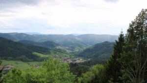 Dieses Bild zeigt eine Webcam-Aufnahme vom Achertal, aufgenommen am Mittwoch, den 13.05.2026 um 17:30 Uhr. Die Temperatur betrug 10.2°C.