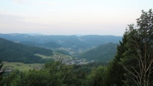 Dieses Bild zeigt eine Webcam-Aufnahme vom Achertal, aufgenommen am Samstag, den 18.07.2026 um 06:10 Uhr. Die Temperatur betrug 15.5°C.