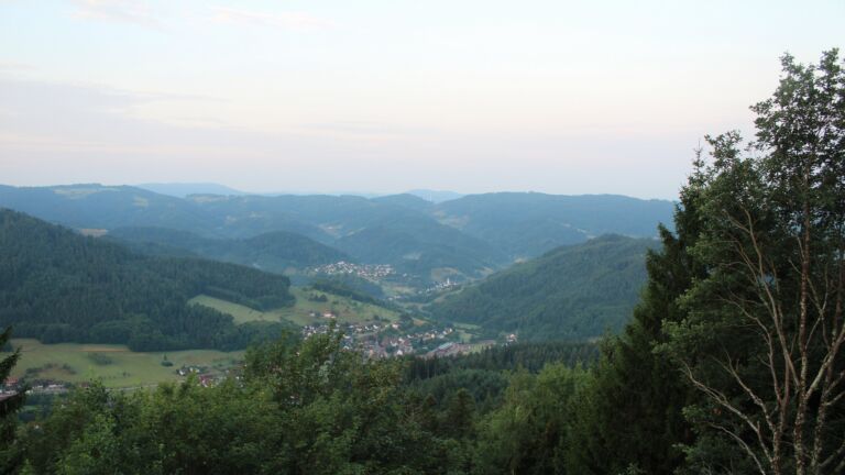 Dieses Bild zeigt eine Webcam-Aufnahme vom Achertal, aufgenommen am Samstag, den 18.07.2026 um 06:10 Uhr. Die Temperatur betrug 15.5°C.