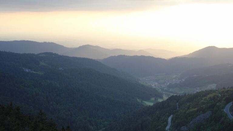 Dieses Bild zeigt eine Webcam-Aufnahme vom Achertal, aufgenommen am Samstag, den 17.05.2025 um 20:20 Uhr. Die Temperatur betrug 9.5°C.
