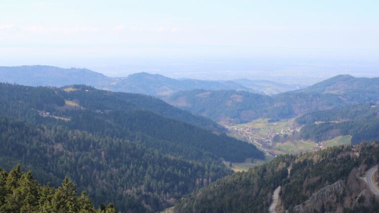 Dieses Bild zeigt eine Webcam-Aufnahme vom Achertal, aufgenommen am Dienstag, den 03.03.2026 um 13:10 Uhr. Die Temperatur betrug 10.1°C.