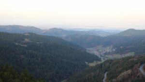 Dieses Bild zeigt eine Webcam-Aufnahme vom Achertal, aufgenommen am Freitag, den 12.12.2025 um 08:40 Uhr. Die Temperatur betrug 8.8°C.