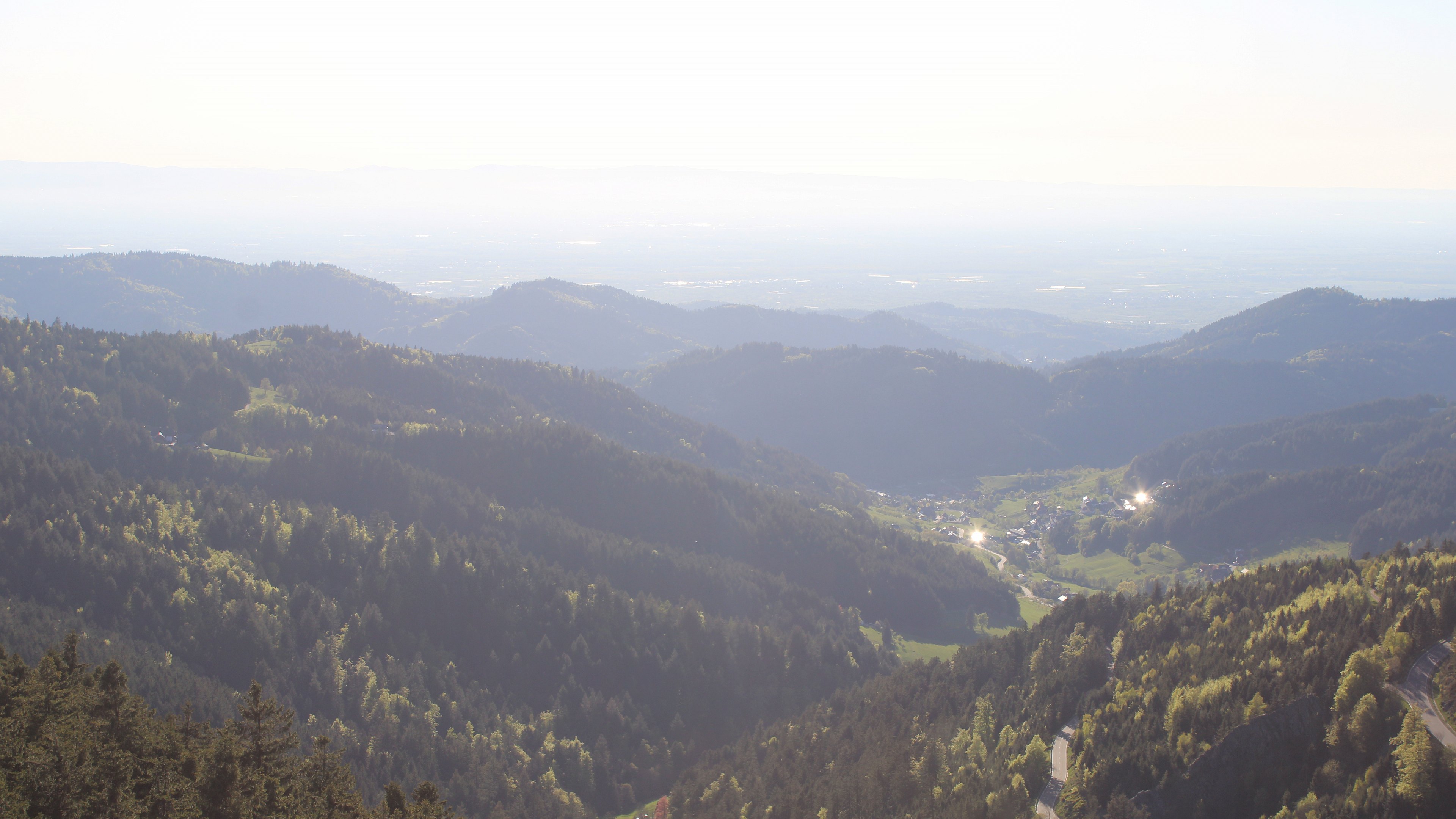 Dieses Bild zeigt eine Webcam-Aufnahme vom Achertal, aufgenommen am Donnerstag, den 23.04.2026 um 18:50 Uhr. Die Temperatur betrug 13.1°C.