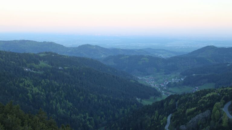 Dieses Bild zeigt eine Webcam-Aufnahme vom Achertal, aufgenommen am Samstag, den 25.04.2026 um 06:30 Uhr. Die Temperatur betrug 10.6°C.