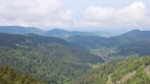 Dieses Bild zeigt eine Webcam-Aufnahme vom Achertal, aufgenommen am Dienstag, den 05.05.2026 um 11:10 Uhr. Die Temperatur betrug 13.3°C.