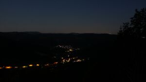 Dieses Bild zeigt eine Webcam-Aufnahme vom Achertal, aufgenommen am Samstag, den 04.07.2026 um 04:00 Uhr. Die Temperatur betrug 16.1°C.