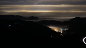 Dieses Bild zeigt eine Webcam-Aufnahme vom Achertal, aufgenommen am Freitag, den 23.01.2026 um 22:30 Uhr. Die Temperatur betrug 3.2°C.