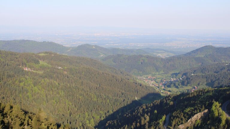 Dieses Bild zeigt eine Webcam-Aufnahme vom Achertal, aufgenommen am Freitag, den 02.05.2025 um 07:40 Uhr. Die Temperatur betrug 19.3°C.