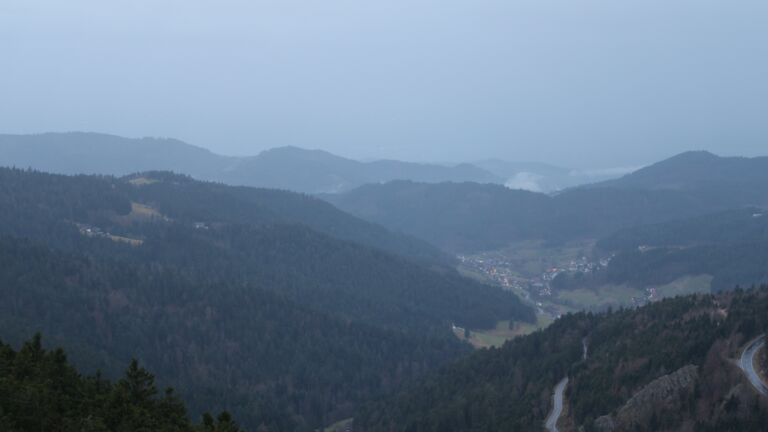 Dieses Bild zeigt eine Webcam-Aufnahme vom Achertal, aufgenommen am Samstag, den 20.12.2025 um 08:00 Uhr. Die Temperatur betrug 5.4°C.