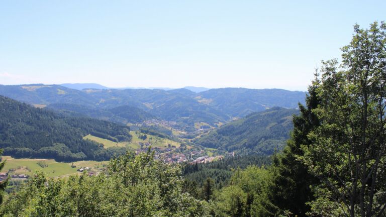 Dieses Bild zeigt eine Webcam-Aufnahme vom Achertal, aufgenommen am Freitag, den 10.07.2026 um 15:30 Uhr. Die Temperatur betrug 33.9°C.