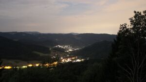 Dieses Bild zeigt eine Webcam-Aufnahme vom Achertal, aufgenommen am Mittwoch, den 05.08.2026 um 04:40 Uhr. Die Temperatur betrug 20.6°C.