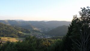 Dieses Bild zeigt eine Webcam-Aufnahme vom Achertal, aufgenommen am Donnerstag, den 06.08.2026 um 20:20 Uhr. Die Temperatur betrug 21.8°C.