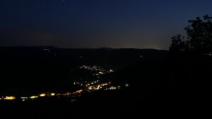 Dieses Bild zeigt eine Webcam-Aufnahme vom Achertal, aufgenommen am Montag, den 10.08.2026 um 22:10 Uhr. Die Temperatur betrug 23.9°C.