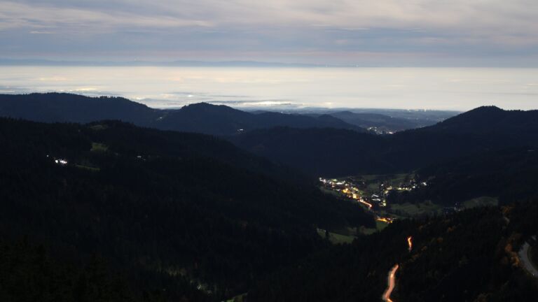 Dieses Bild zeigt eine Webcam-Aufnahme vom Achertal, aufgenommen am Donnerstag, den 06.11.2025 um 05:50 Uhr. Die Temperatur betrug 12.6°C.