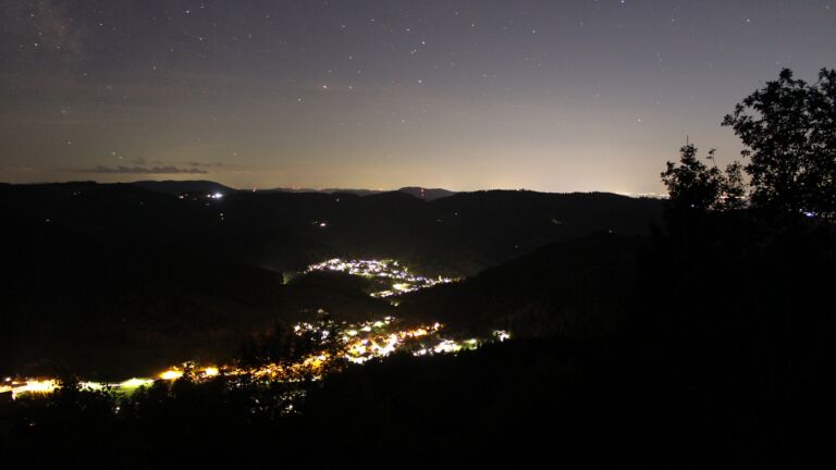 Dieses Bild zeigt eine Webcam-Aufnahme vom Achertal, aufgenommen am Samstag, den 05.09.2026 um 21:30 Uhr. Die Temperatur betrug 16.9°C.