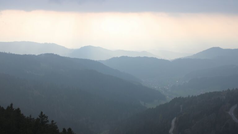 Dieses Bild zeigt eine Webcam-Aufnahme vom Achertal, aufgenommen am Dienstag, den 14.04.2026 um 18:50 Uhr. Die Temperatur betrug 4.2°C.