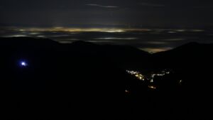 Dieses Bild zeigt eine Webcam-Aufnahme vom Achertal, aufgenommen am Mittwoch, den 17.12.2025 um 04:00 Uhr. Die Temperatur betrug 7.1°C.