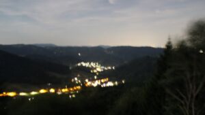 Dieses Bild zeigt eine Webcam-Aufnahme vom Achertal, aufgenommen am Sonntag, den 02.08.2026 um 00:30 Uhr. Die Temperatur betrug 19.9°C.