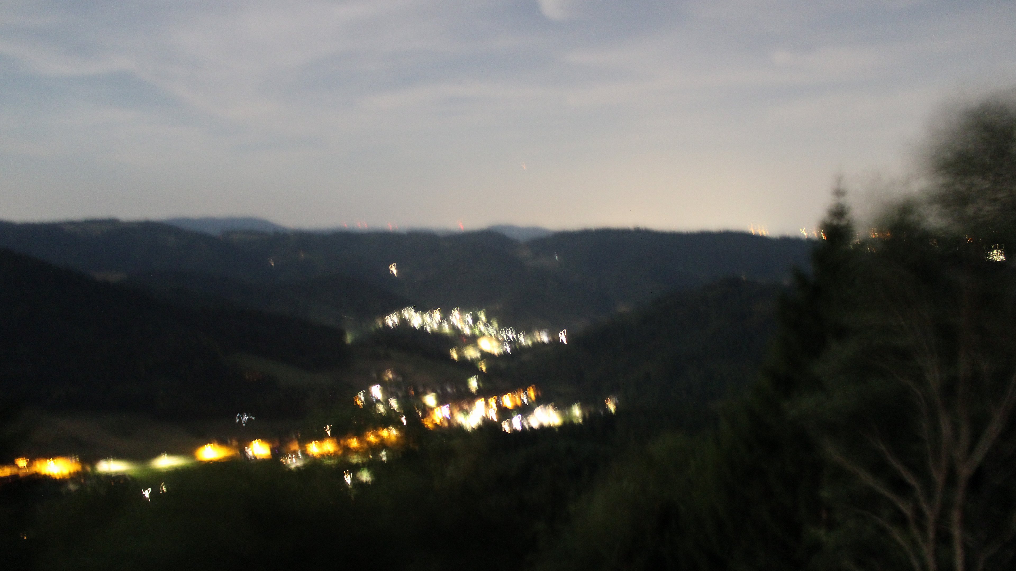 Dieses Bild zeigt eine Webcam-Aufnahme vom Achertal, aufgenommen am Sonntag, den 02.08.2026 um 00:30 Uhr. Die Temperatur betrug 19.9°C.