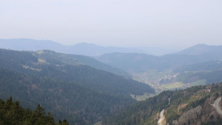 Dieses Bild zeigt eine Webcam-Aufnahme vom Achertal, aufgenommen am Montag, den 23.03.2026 um 10:40 Uhr. Die Temperatur betrug 7.5°C.