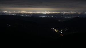 Dieses Bild zeigt eine Webcam-Aufnahme vom Achertal, aufgenommen am Dienstag, den 14.10.2025 um 02:30 Uhr. Die Temperatur betrug 6.2°C.