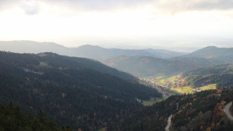 Dieses Bild zeigt eine Webcam-Aufnahme vom Achertal, aufgenommen am Montag, den 03.11.2025 um 16:10 Uhr. Die Temperatur betrug 5.5°C.