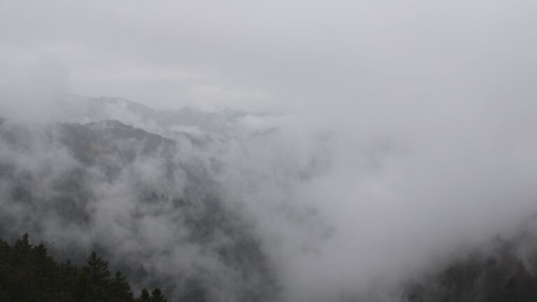 Dieses Bild zeigt eine Webcam-Aufnahme vom Achertal, aufgenommen am Sonntag, den 12.04.2026 um 14:10 Uhr. Die Temperatur betrug 2.2°C.