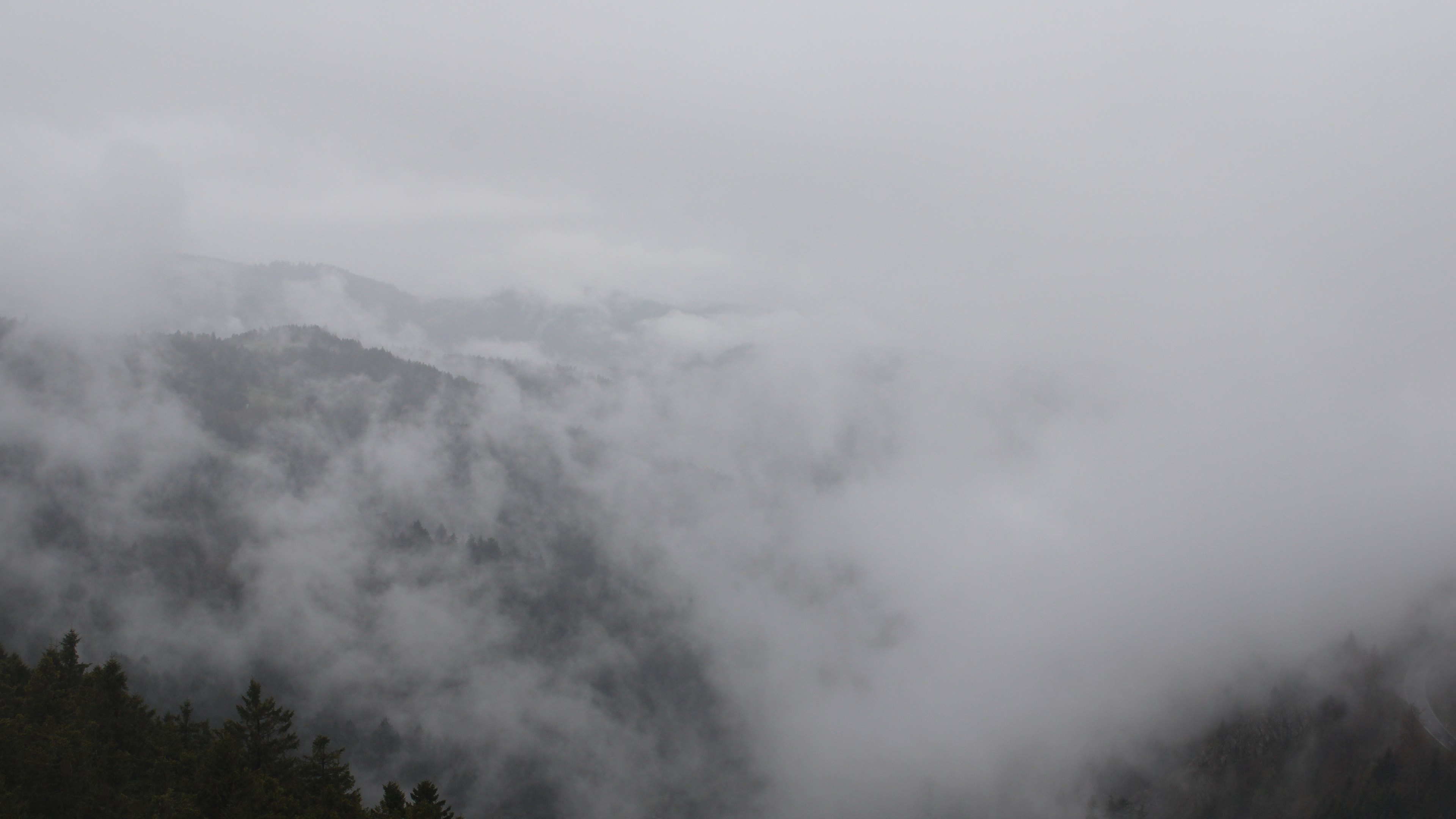 Dieses Bild zeigt eine Webcam-Aufnahme vom Achertal, aufgenommen am Sonntag, den 12.04.2026 um 14:10 Uhr. Die Temperatur betrug 2.2°C.