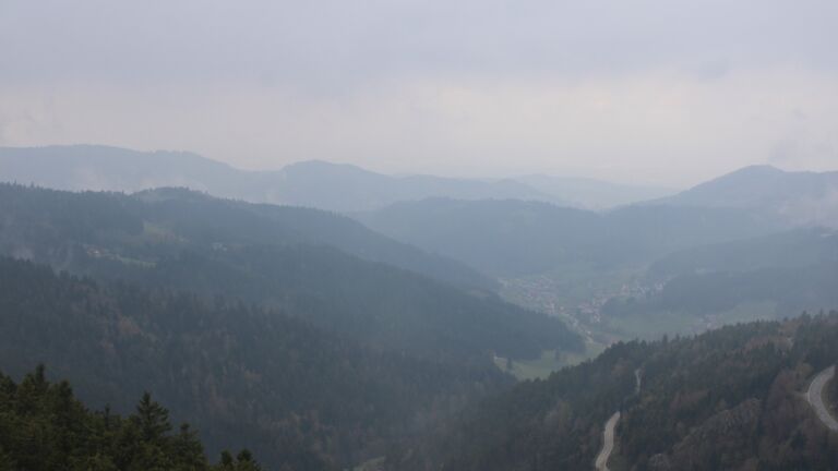 Dieses Bild zeigt eine Webcam-Aufnahme vom Achertal, aufgenommen am Dienstag, den 14.04.2026 um 14:40 Uhr. Die Temperatur betrug 4.1°C.