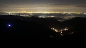 Dieses Bild zeigt eine Webcam-Aufnahme vom Achertal, aufgenommen am Mittwoch, den 17.12.2025 um 20:30 Uhr. Die Temperatur betrug 5.4°C.